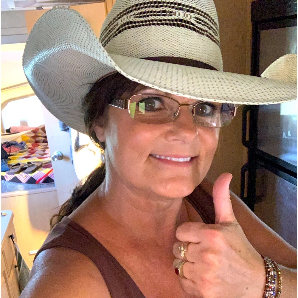 Meet your Posher, Lorie